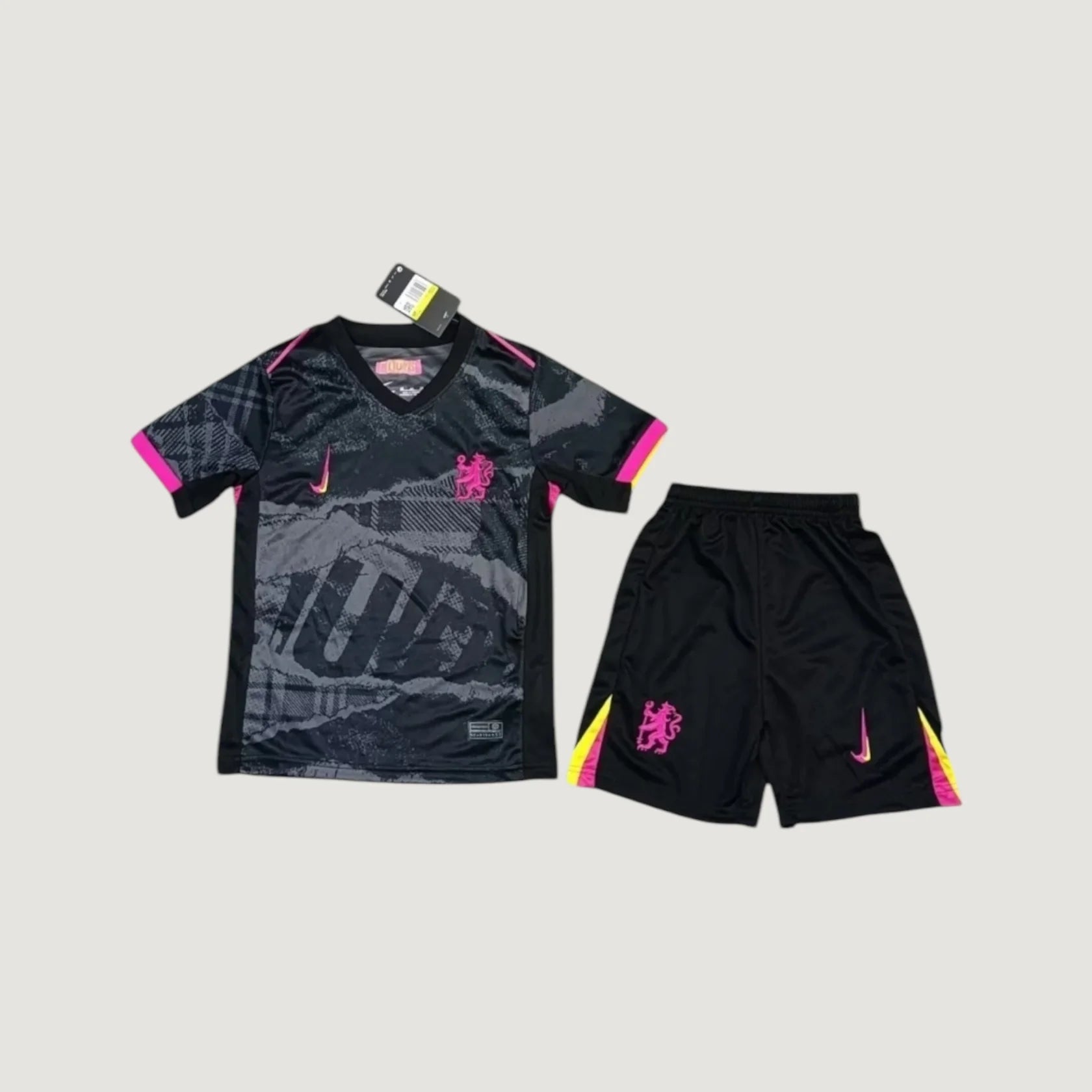 CHELSEA – MAILLOT EXTÉRIEUR ENFANT 24/25 – NOIR, ROSE